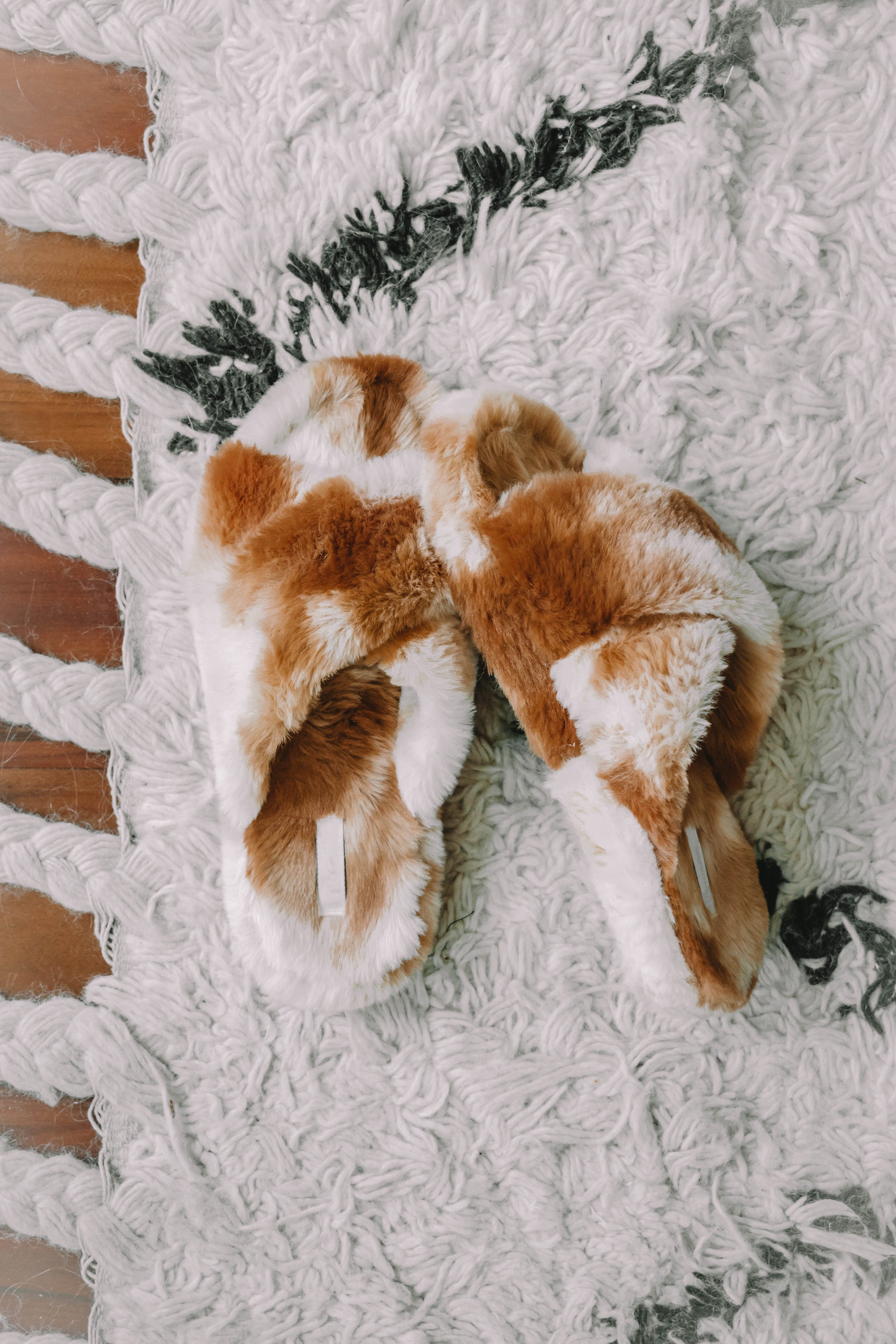 Elk Valley Faux Fur Slipper - Camel + Bone