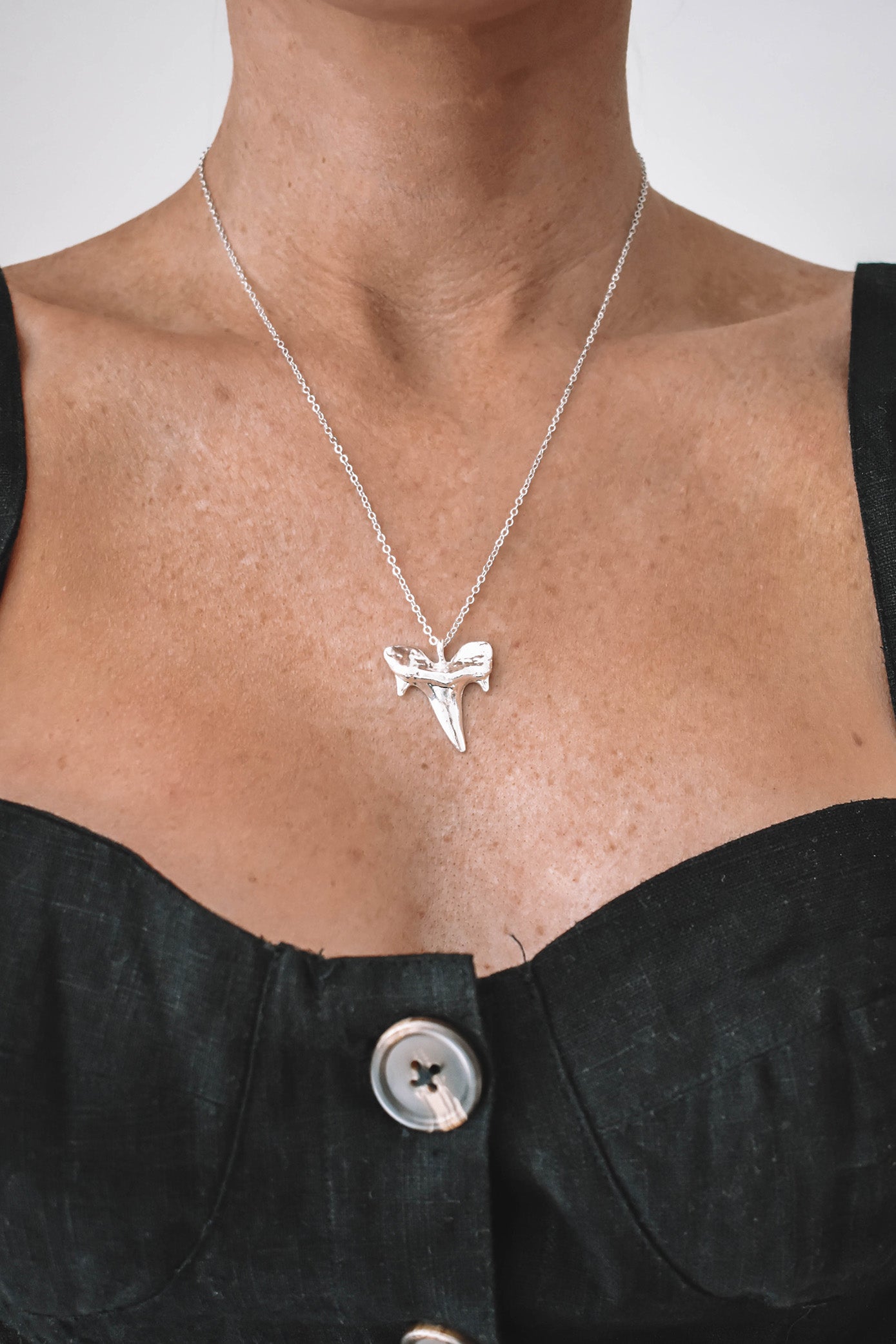 The Metal Shark Necklace - Gold