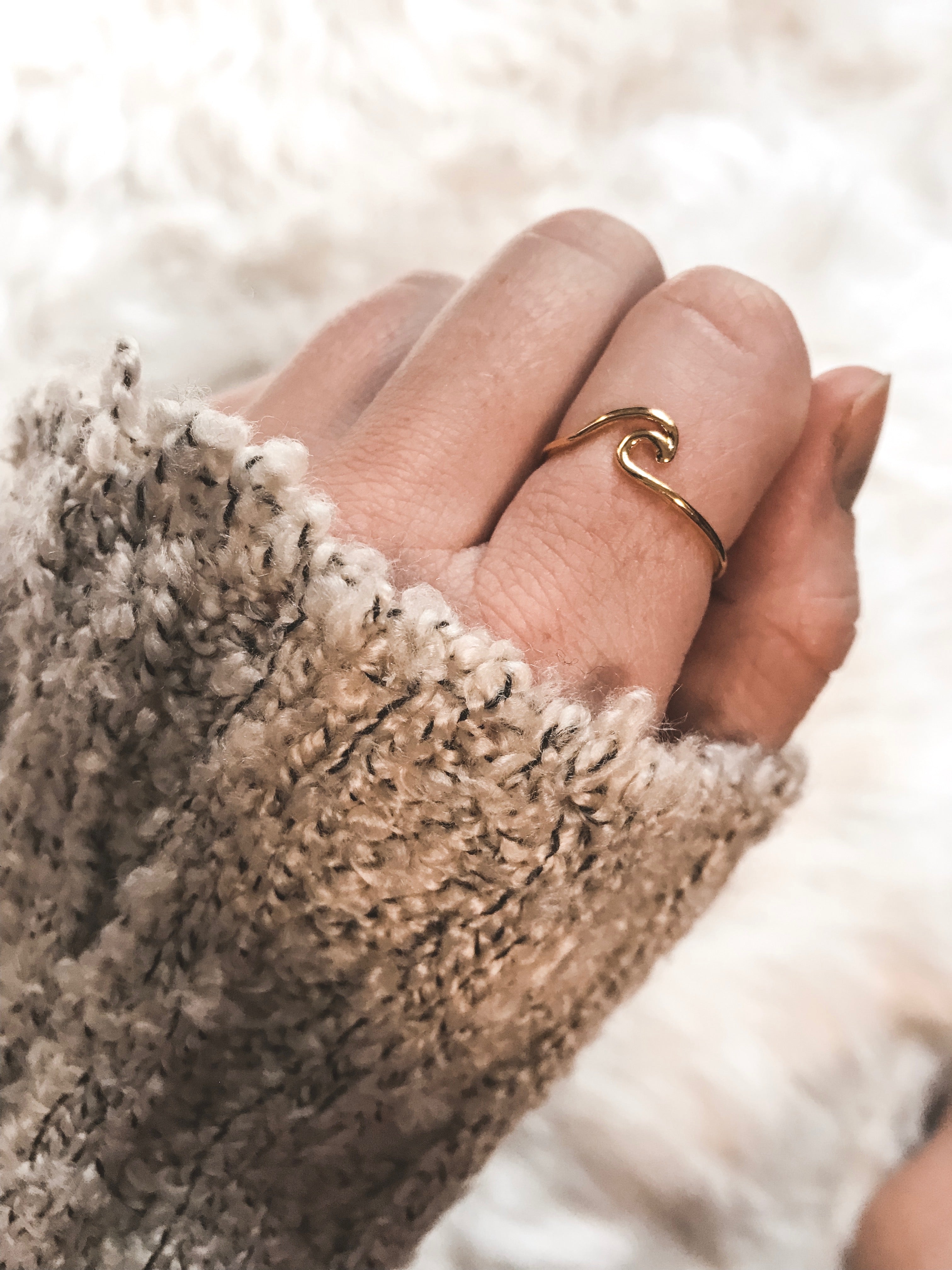 Cutout Wave Adjustable Ring - GOLD