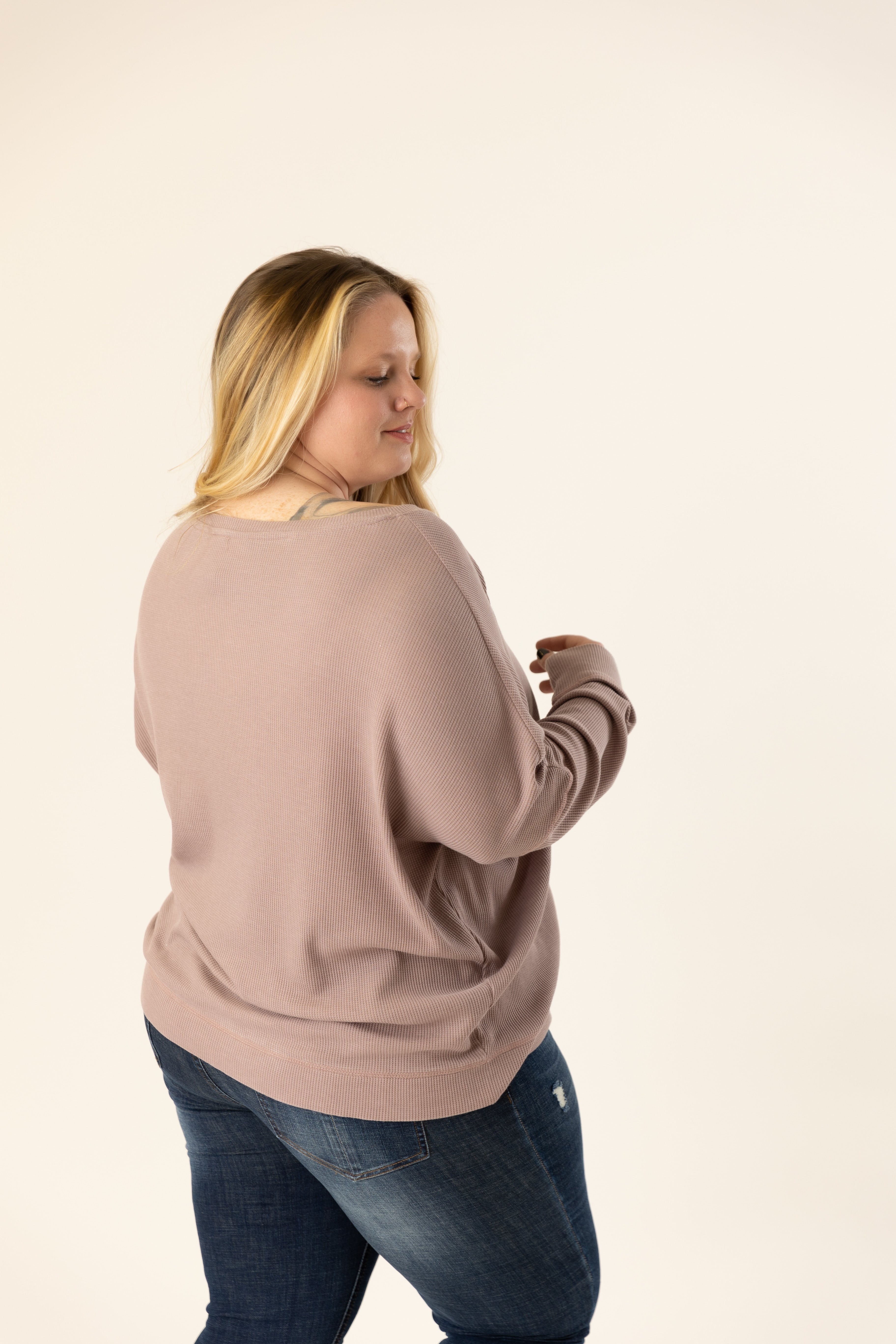 Regina Curvy Pullover